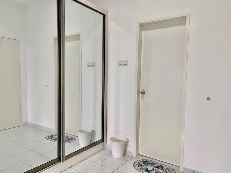 Apartment Modern Vintage Ozzy Gambang